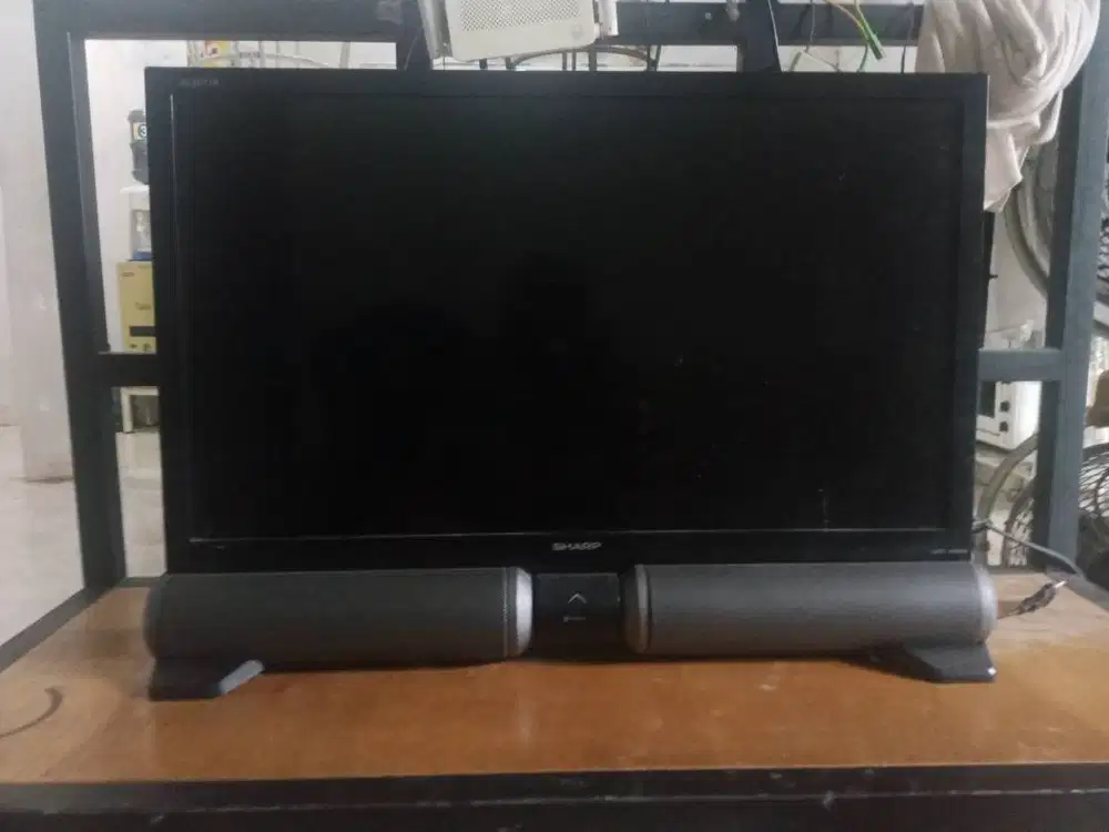 LED Televisi Sharp Aquos 32 inch kondisi normal