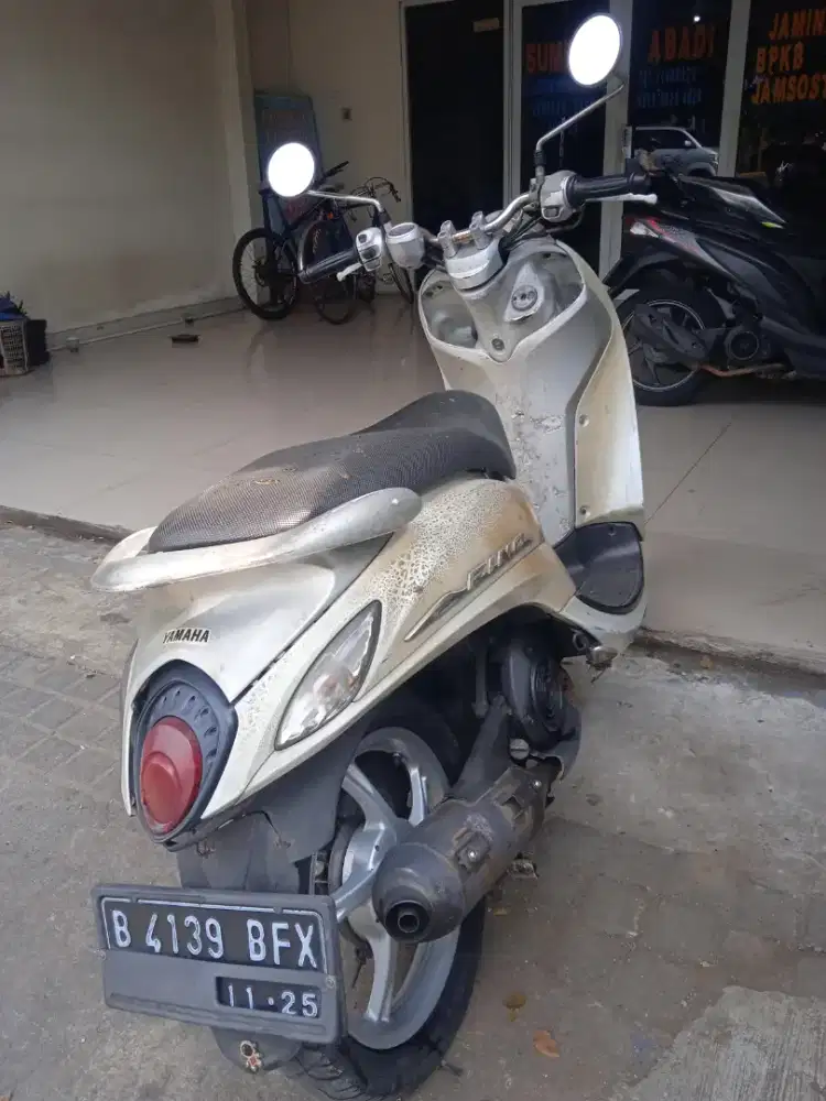 Yamaha Fino putih