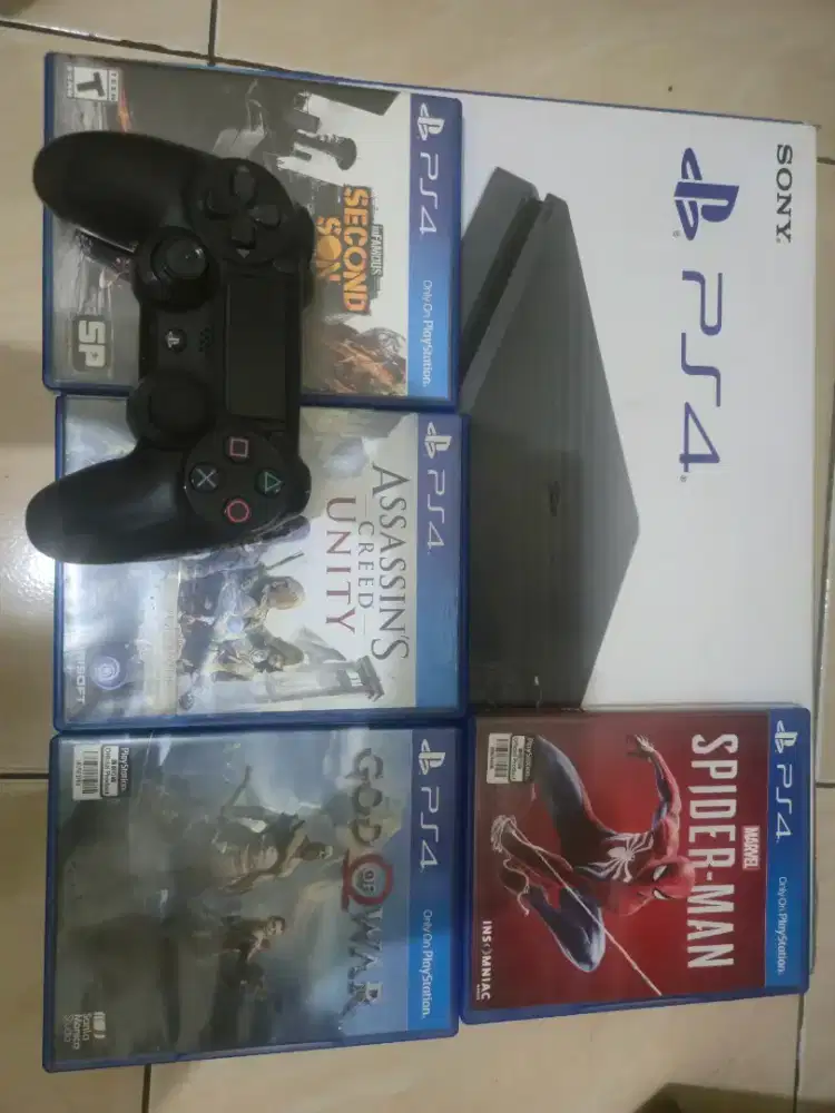 PS 4 + Game Fisik