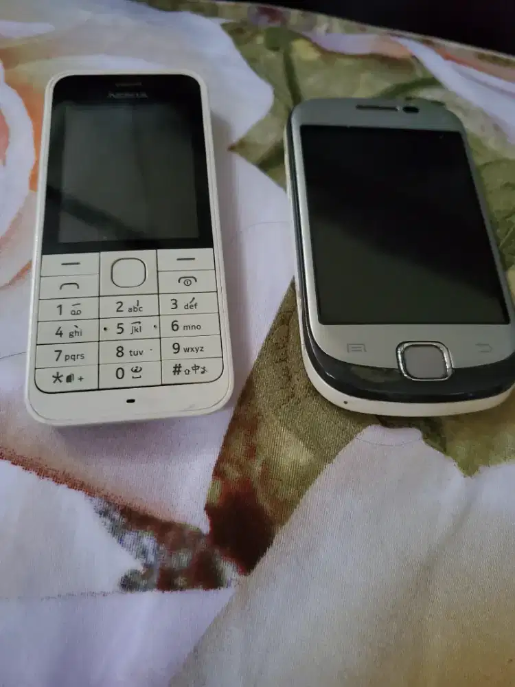 Dijual 2 buah hp merk samsung dan Nokia