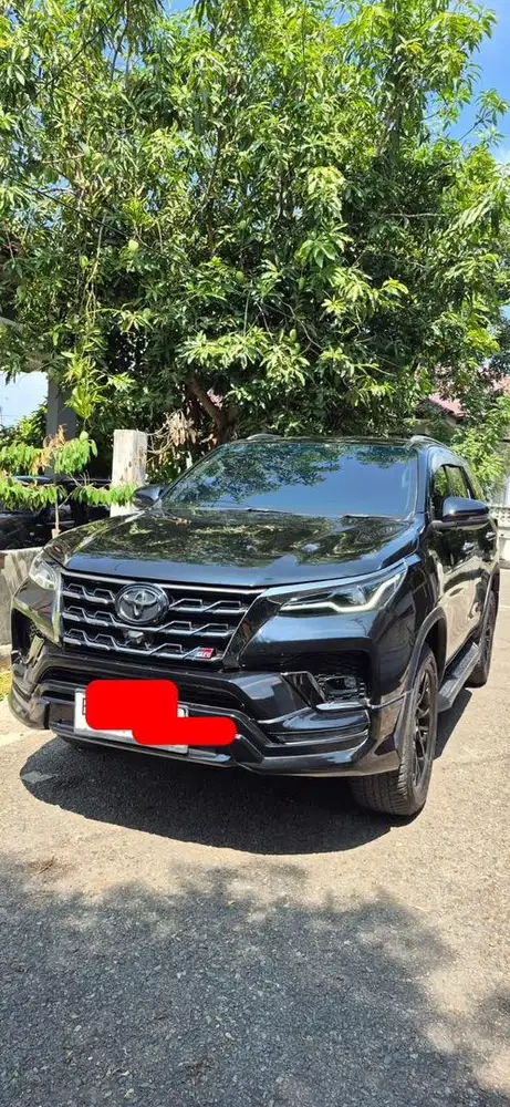 Fortuner GR 2.8 , 4X2 diesel Automatic