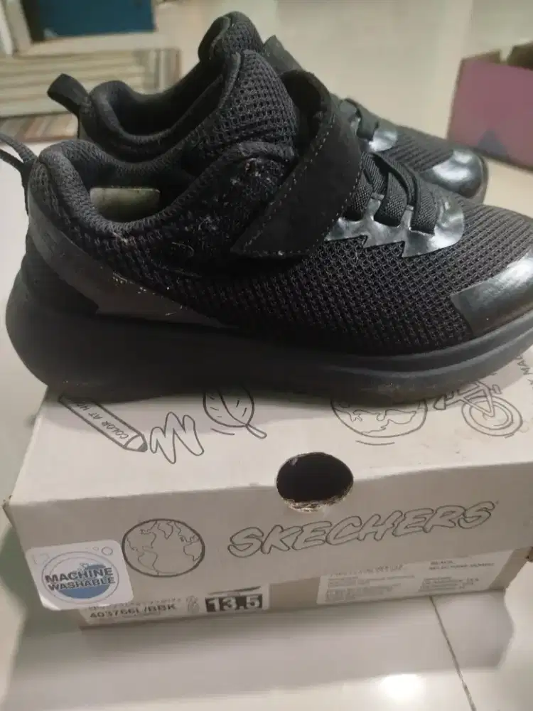 Sepatu Skechers anak