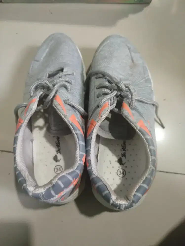 Sepatu kets dr.kevin