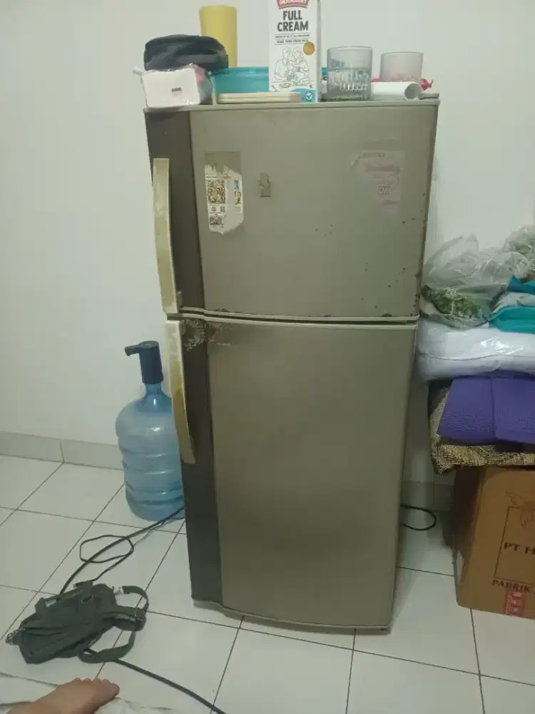 Kulkas sharp 2 pintu