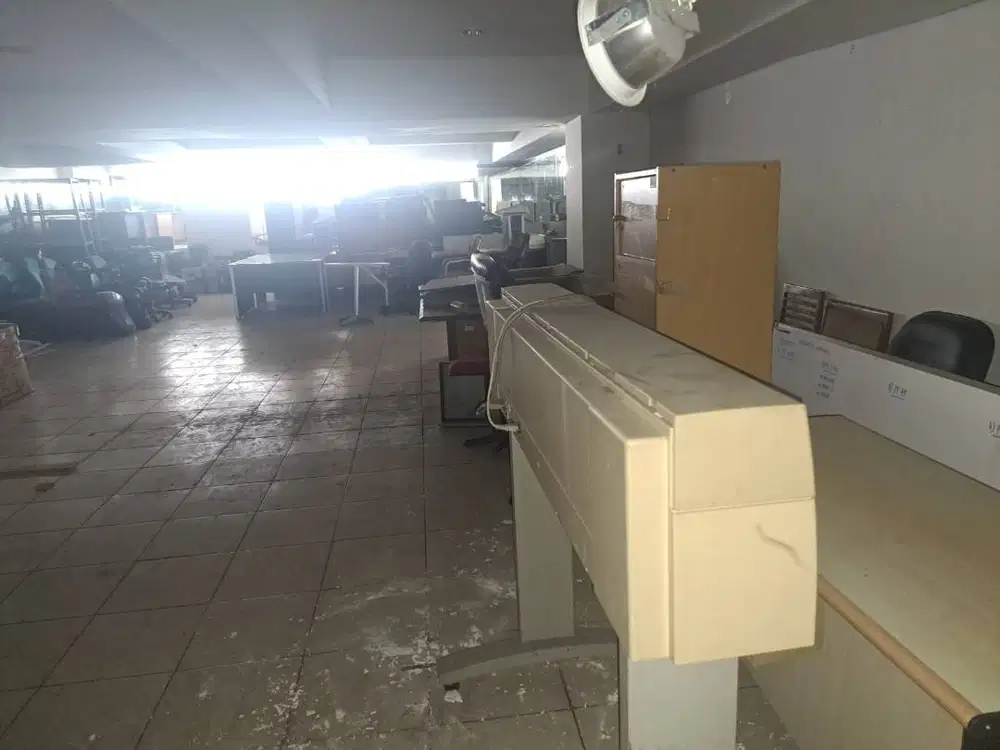 Barang bekas kondisi rusak : elektronik, besi, meja, monitor, AC dll