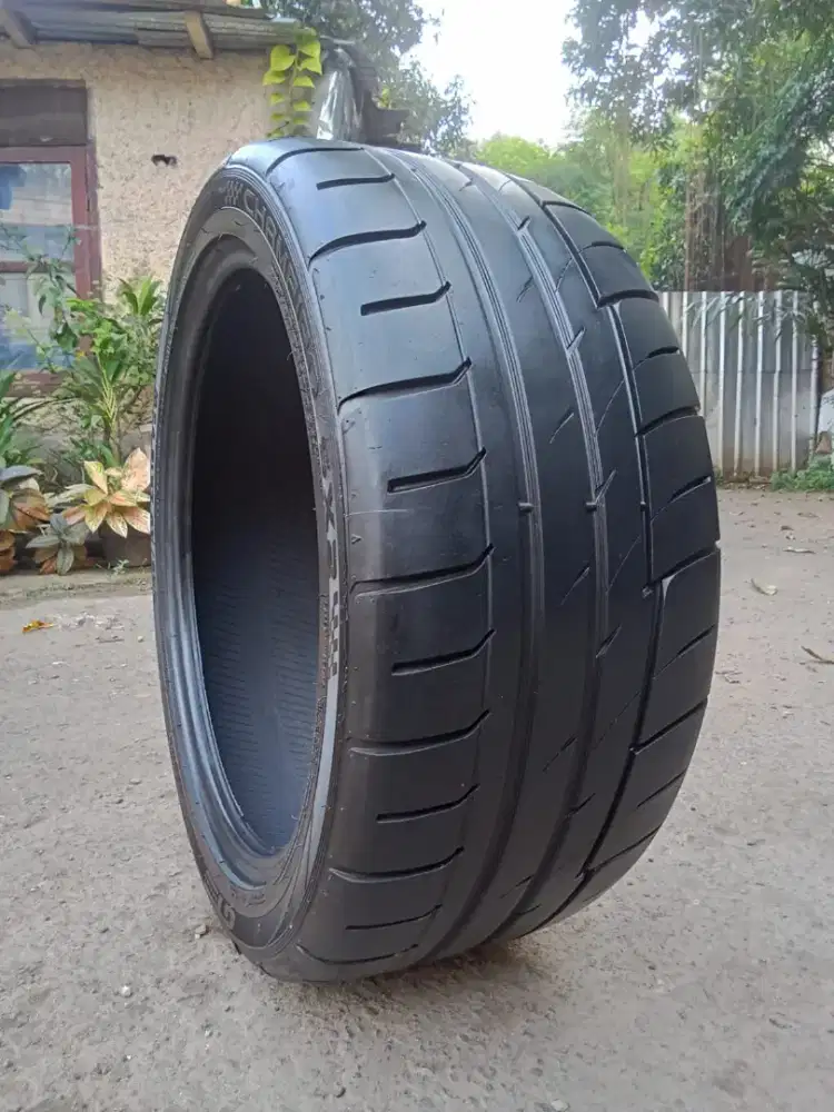Ban SX2 245/40R18