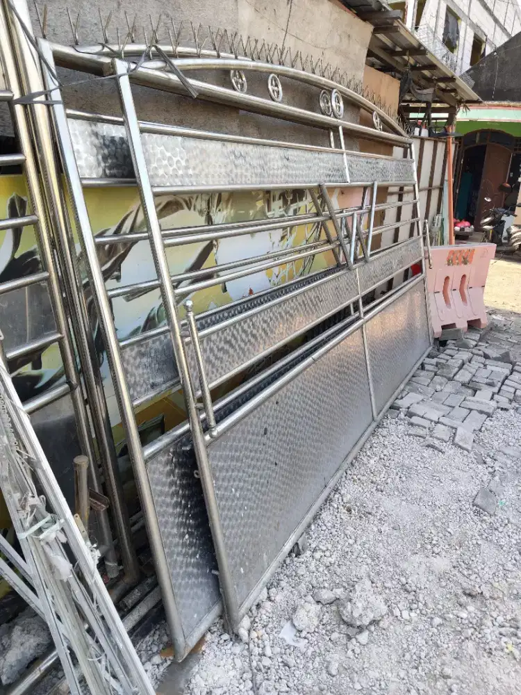 Pagar stainless. Bekas Bagus, panjang:347 & 395cm tinggi 210cm@5250000