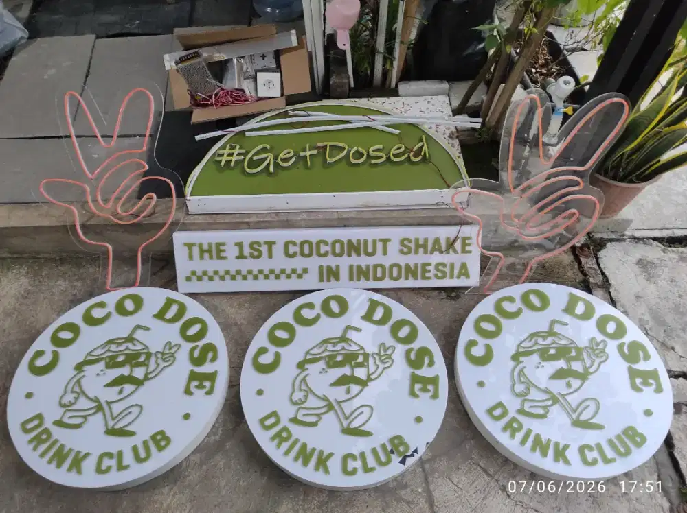 Neon Box Bekas Jualan Minuman