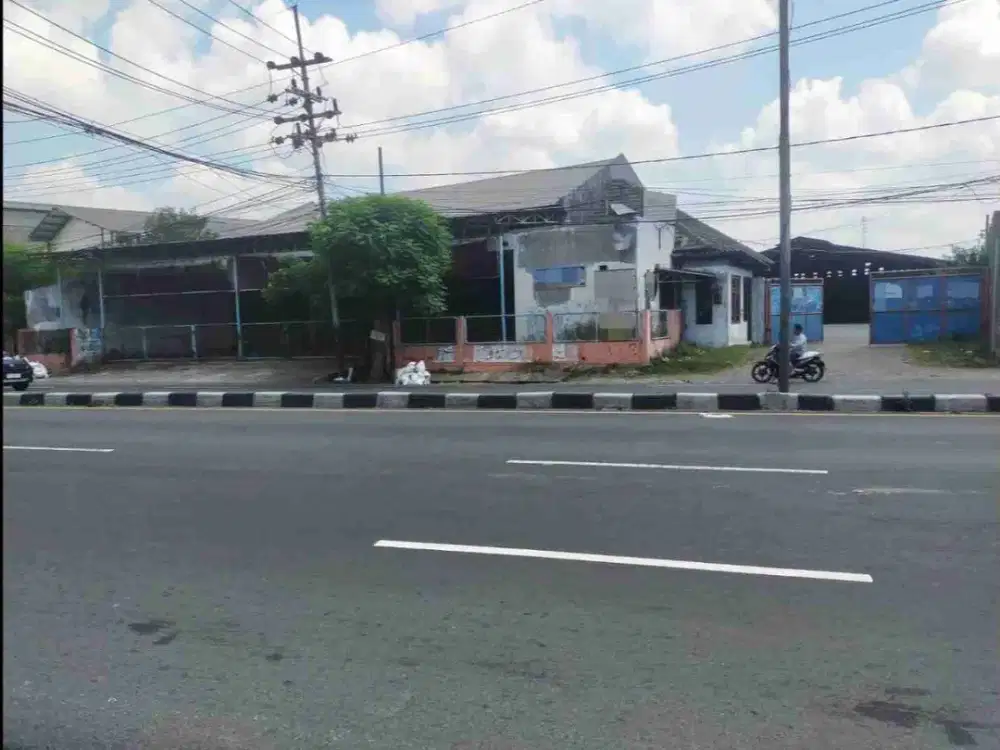 DiJual Garasi Bus Bisa Buat Gudang +  Ada Showroom Bisa Untuk Mobil/Motor Nol Jalan Raya Taman Sidoarjo