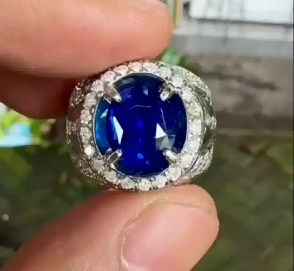 Permata Blue 5,10 CRT Sapphire Srilanka Gold Diamond Vivid Royal Blue