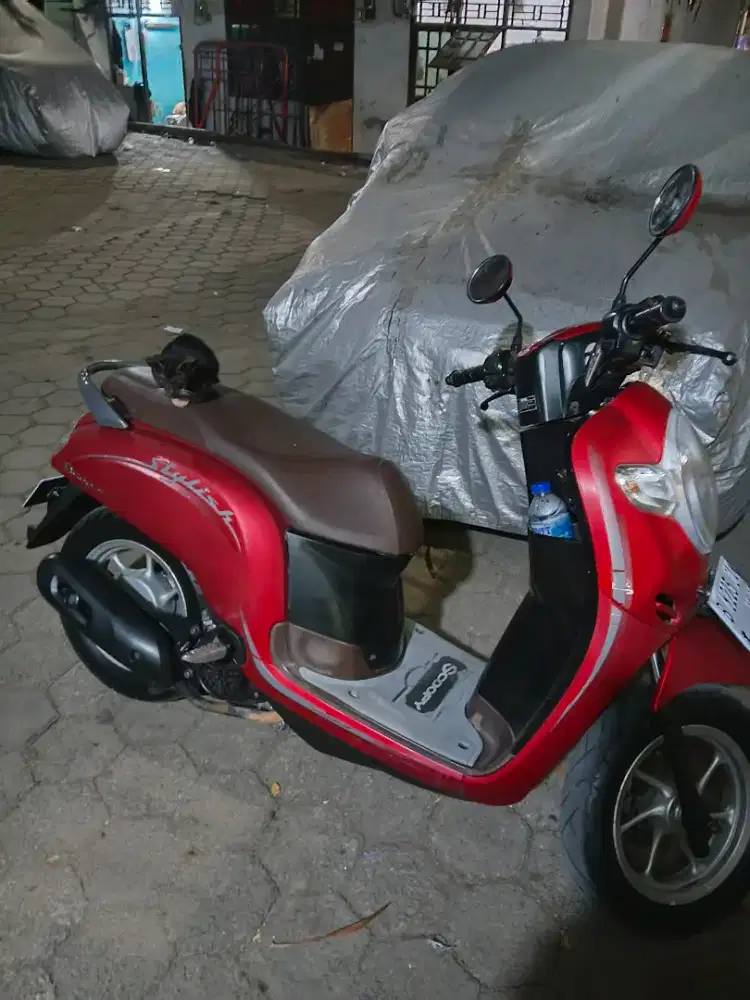 Honda scoopy merah hitam
