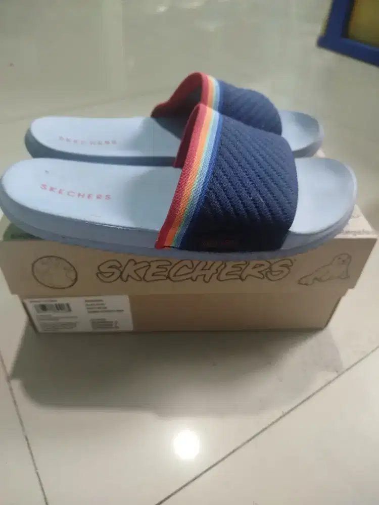 Sandal Skechers wanita