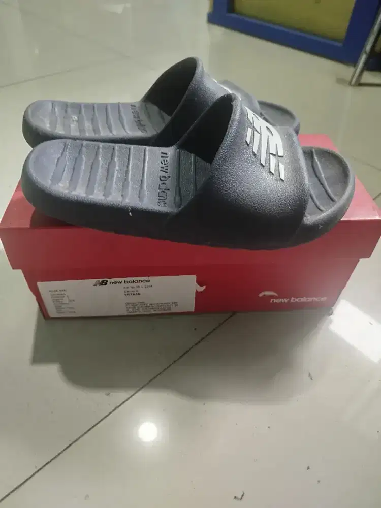 Sandal New balance anak