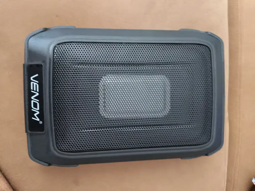 Subwoofer Kolong Venom Like New