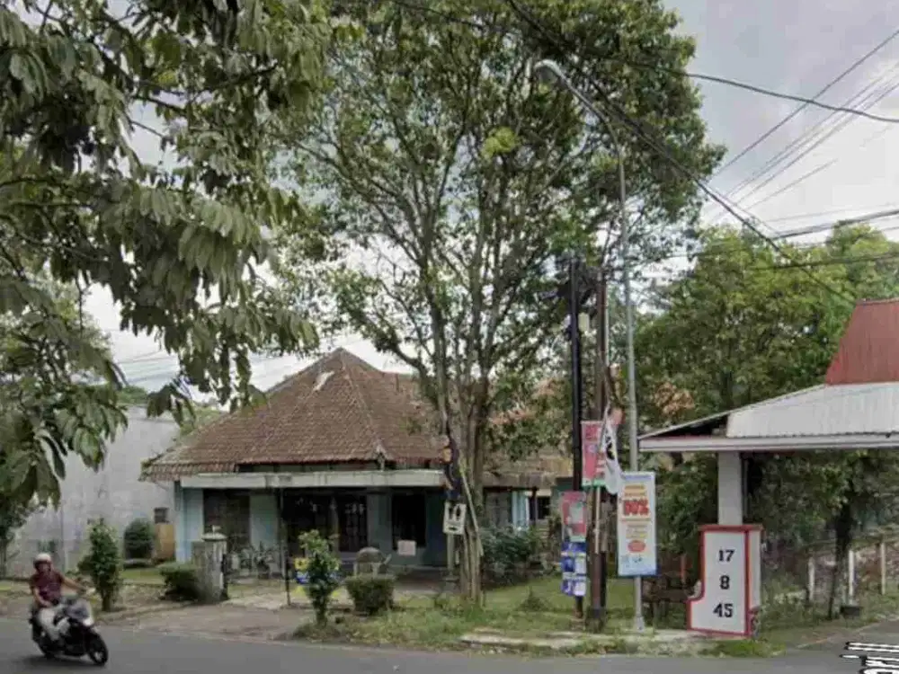 Jual Rumah bangunan lama. pinggir jalan raya.di Kota Salatiga. sangat strategis.