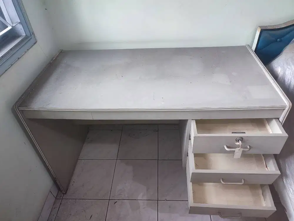 Dijual meja belajar/kerja