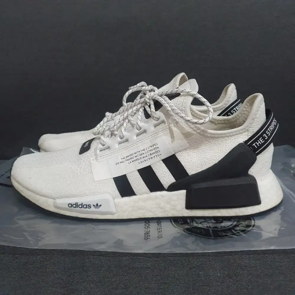 Sepatu Adidas NMD R1 V2