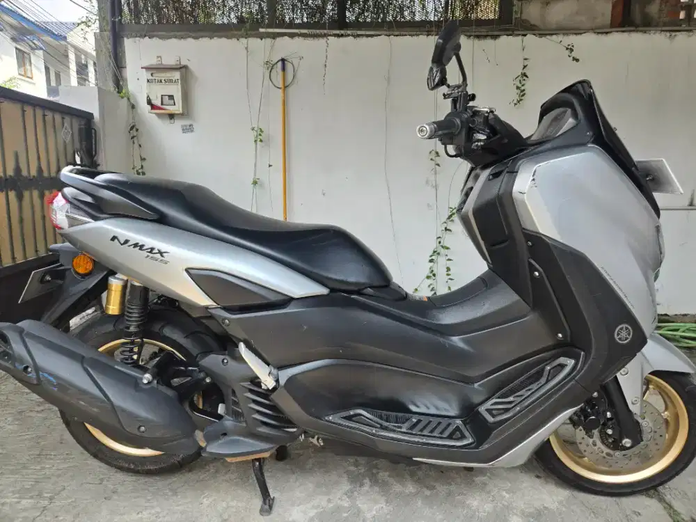 NMAX 2023 SILVER CONNECTED NON ABS