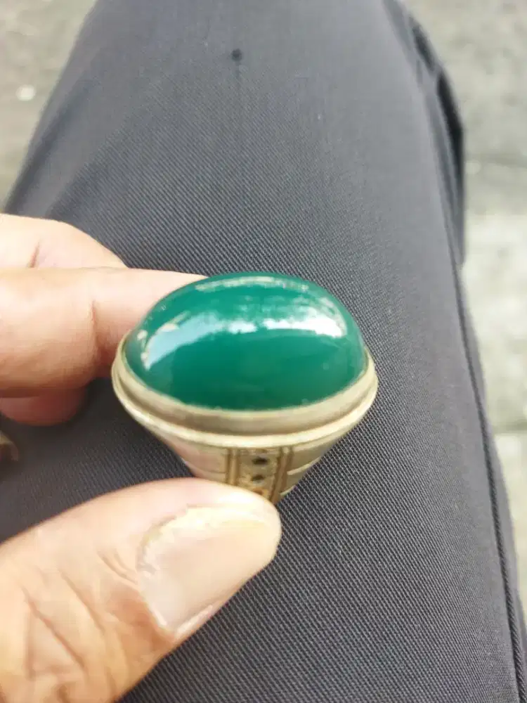 Green calsedon batu