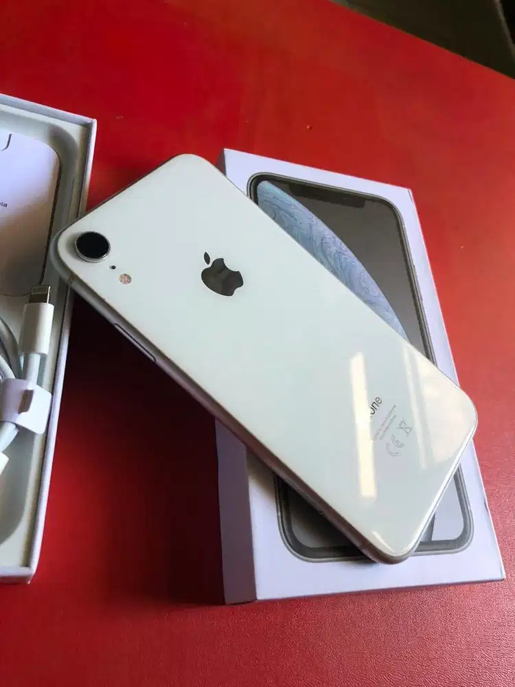 Iphone xr 64gb inter fullset putih