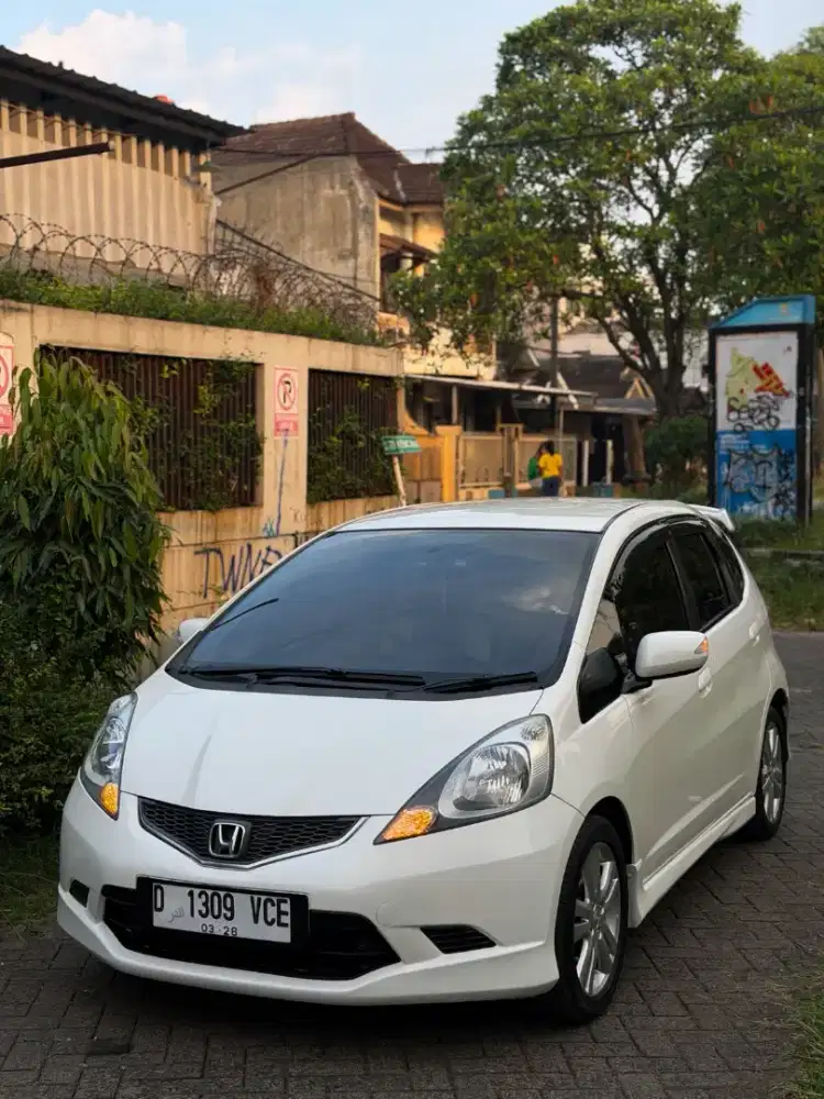 Jazz RS Ge8 Matic putih