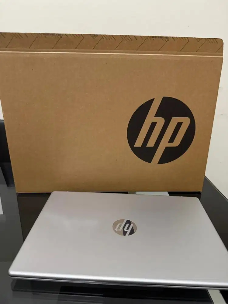 Laptop HP 14 EP0261TU intel core i3 8/512gb second (harga net)