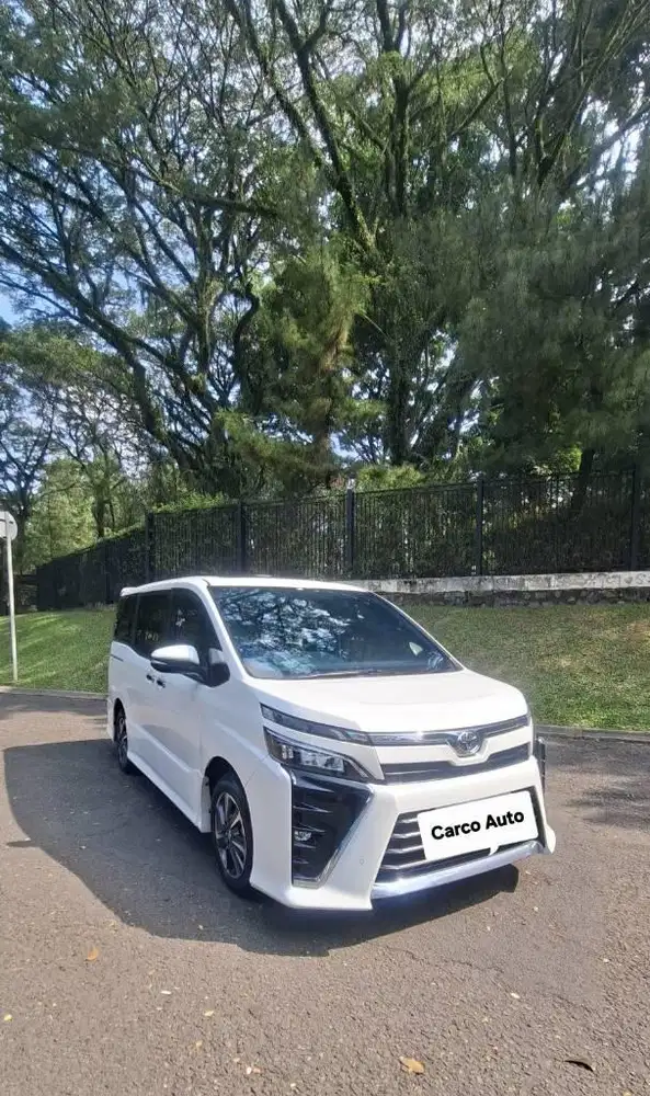 Toyota Voxy 2.0L 2018 White Record