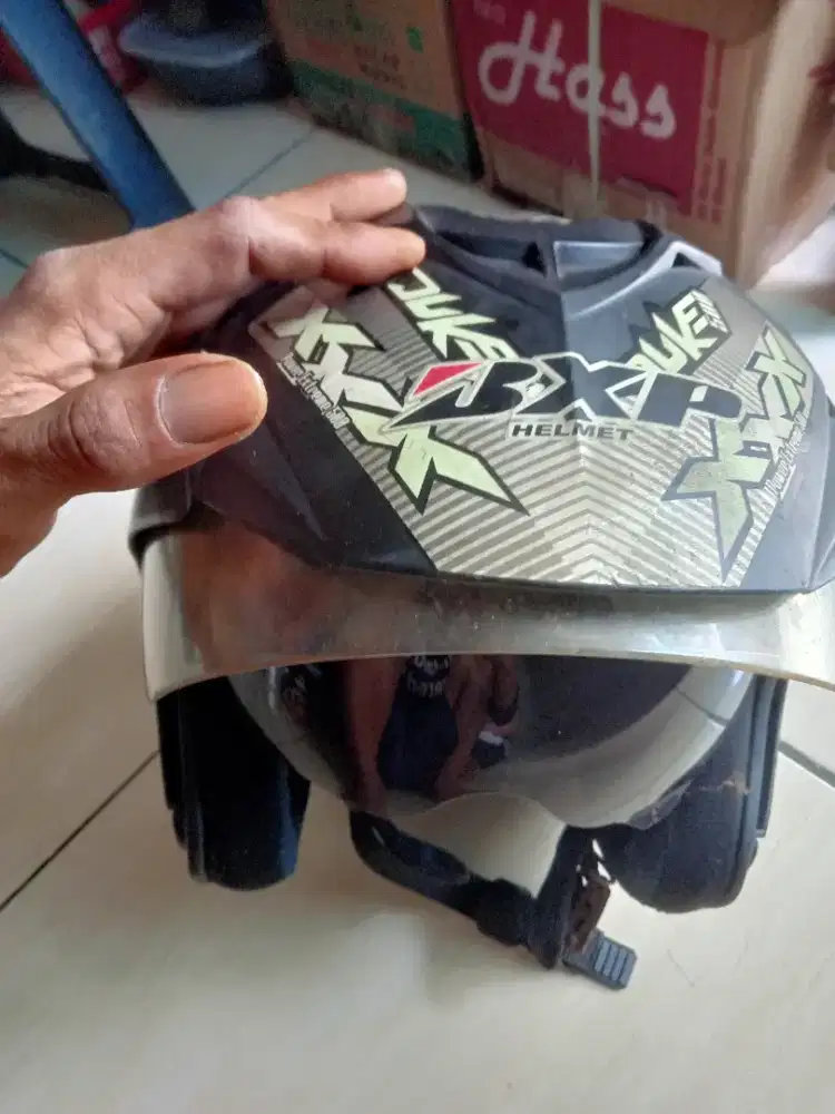 Helem dabel kaca merek Bxp masih bagus