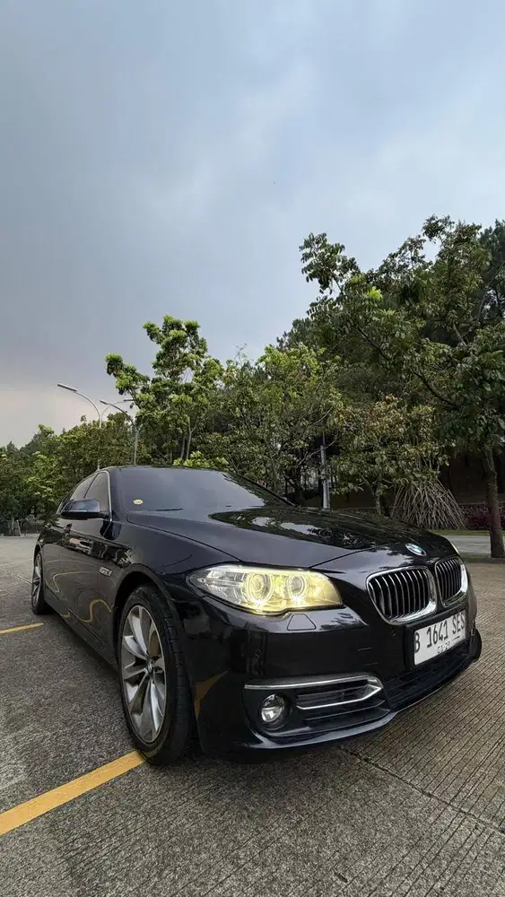 BMW 520i Luxury line 2015 Black Hitam 2014 2016 BMW 520i Luxury Line