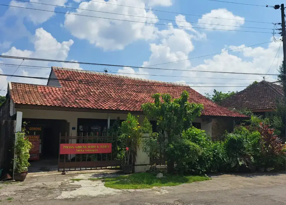 dijual rumah LT491m2LB300m2 dan kost2an 9 kmr dekat kampus dan bandara