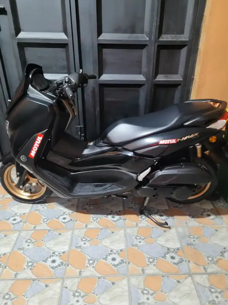 N MAX HITAM DOOF