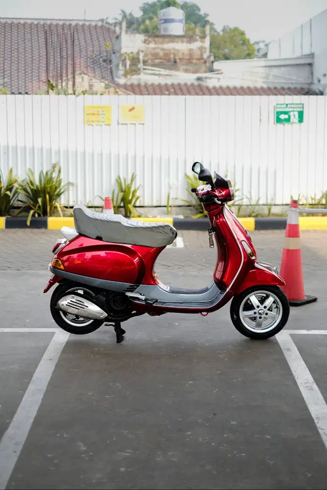 VESPA LX 150 2VIE INJECTION 2012 MURAHH BANGET