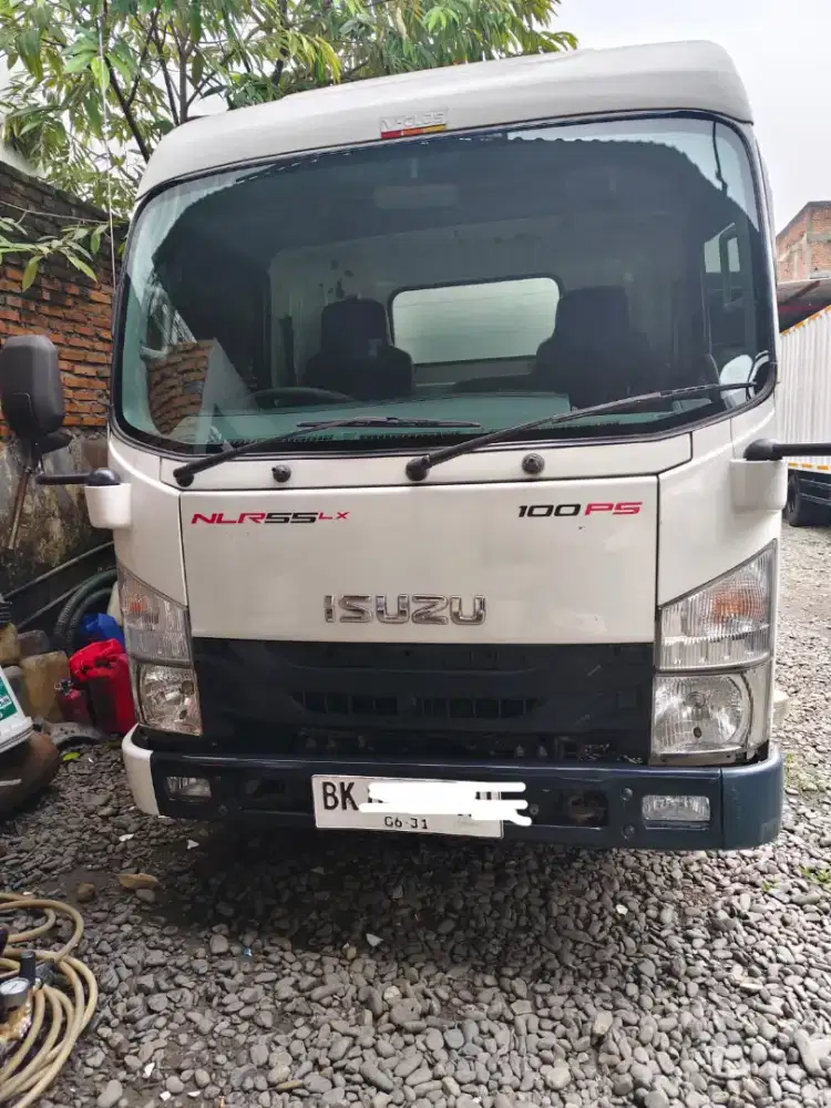 Isuzu NLR 55 LX box  4 rd long