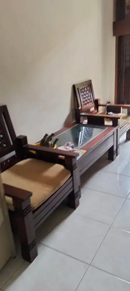 Di jual kursi tamu