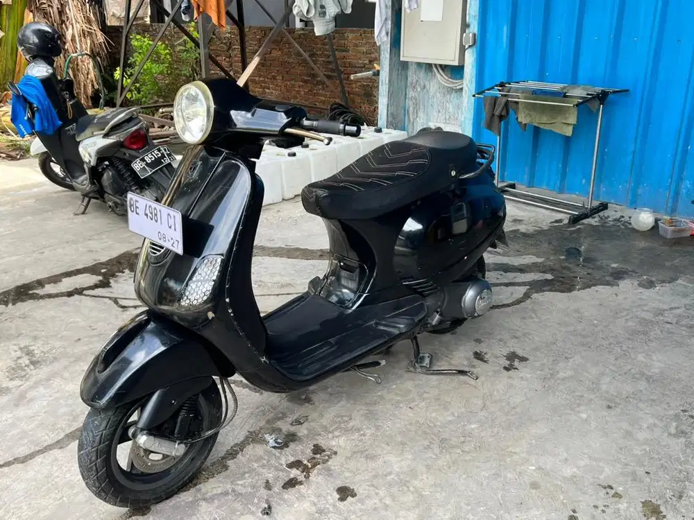 DINIAGAKAN VESPA LX 2012