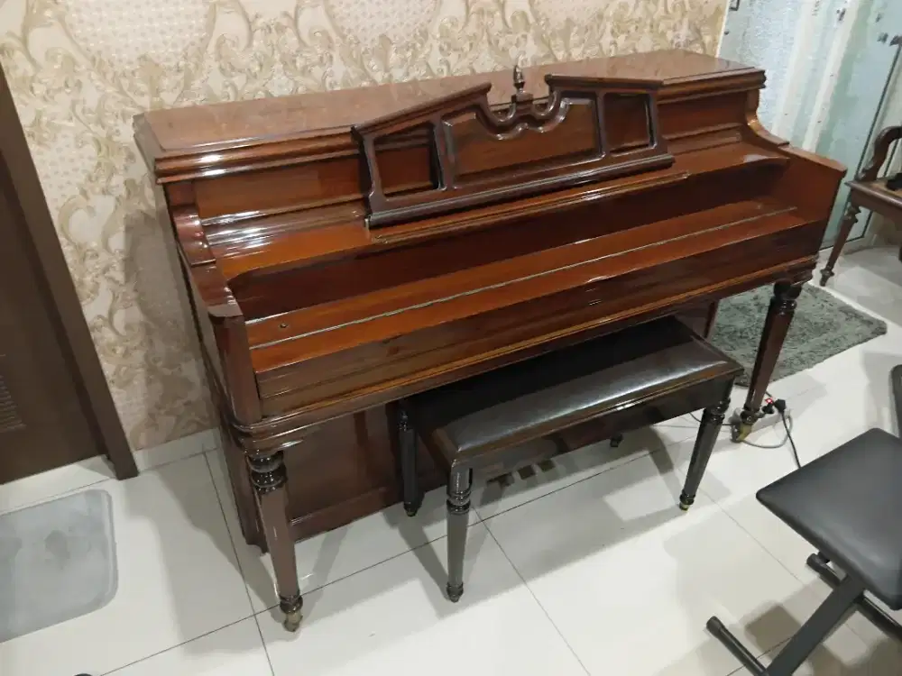 Lowrey Spinet Piano