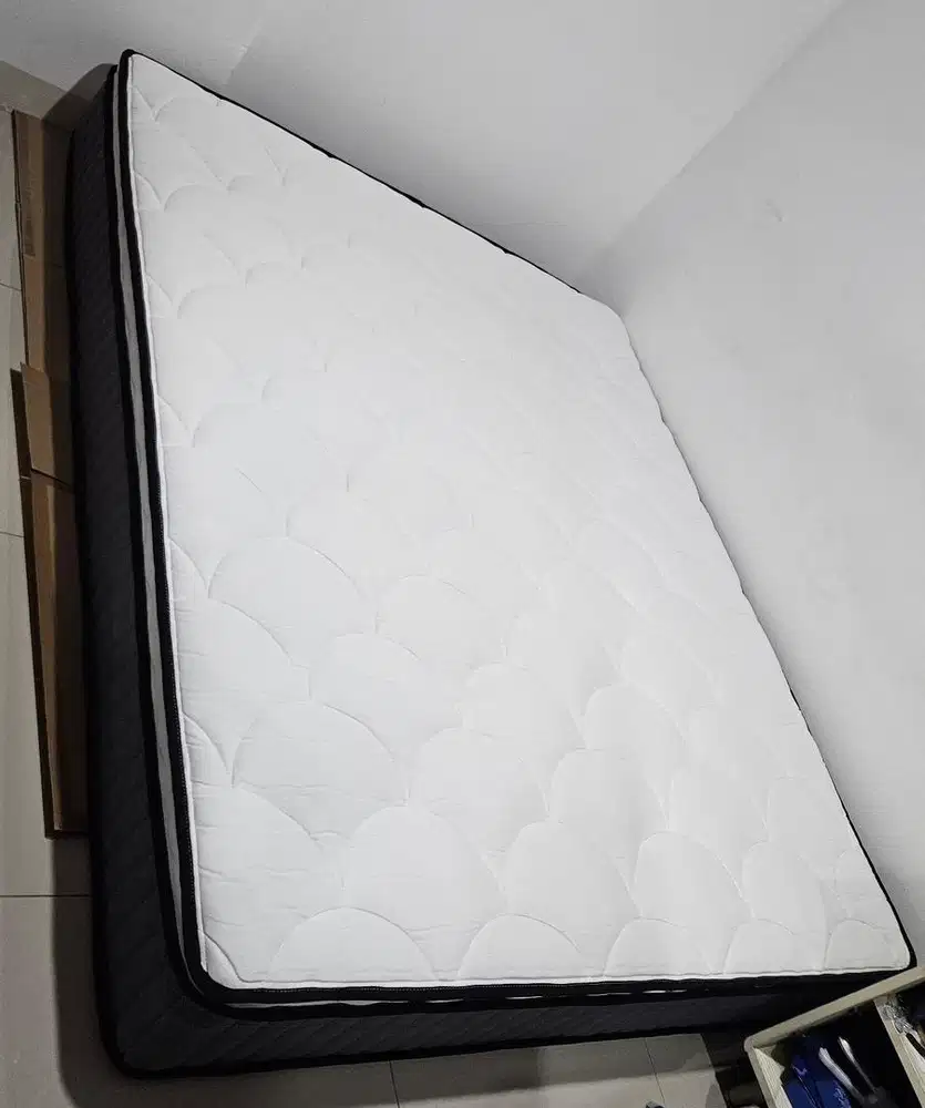 Kasur Zinur Queen Bed
