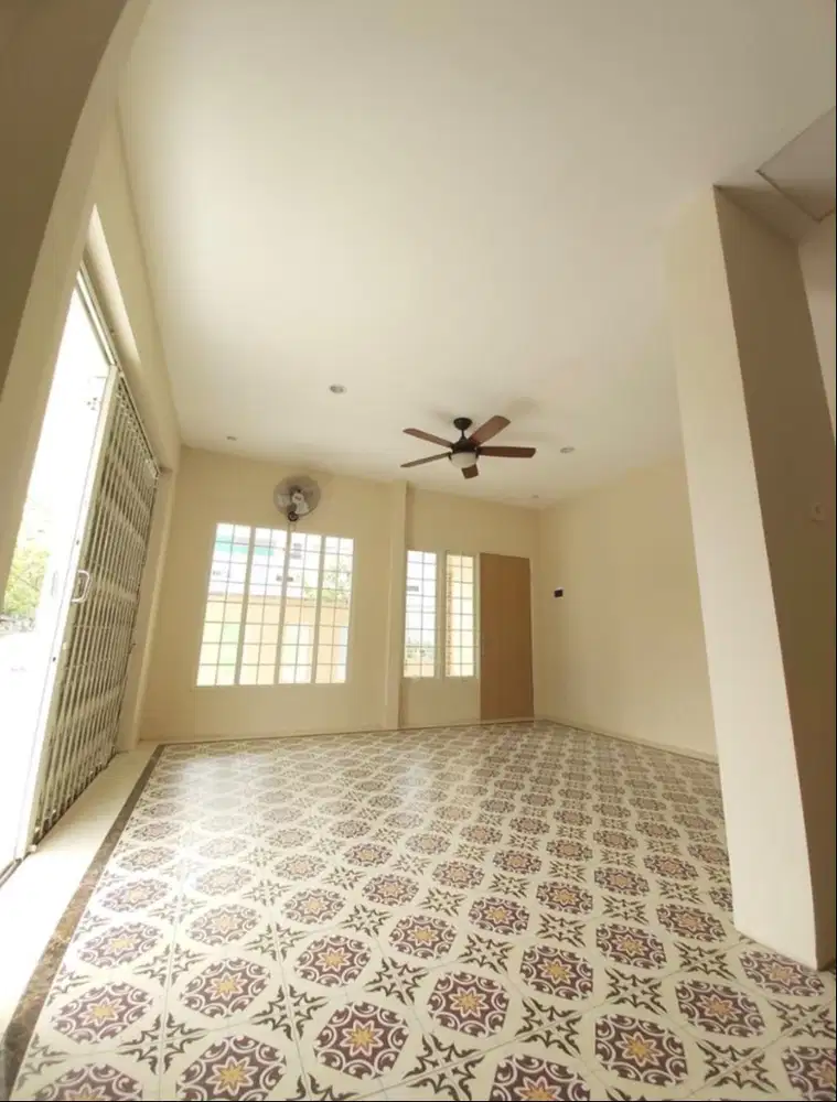 Rumah Hook, Strategis, Dijual Murah