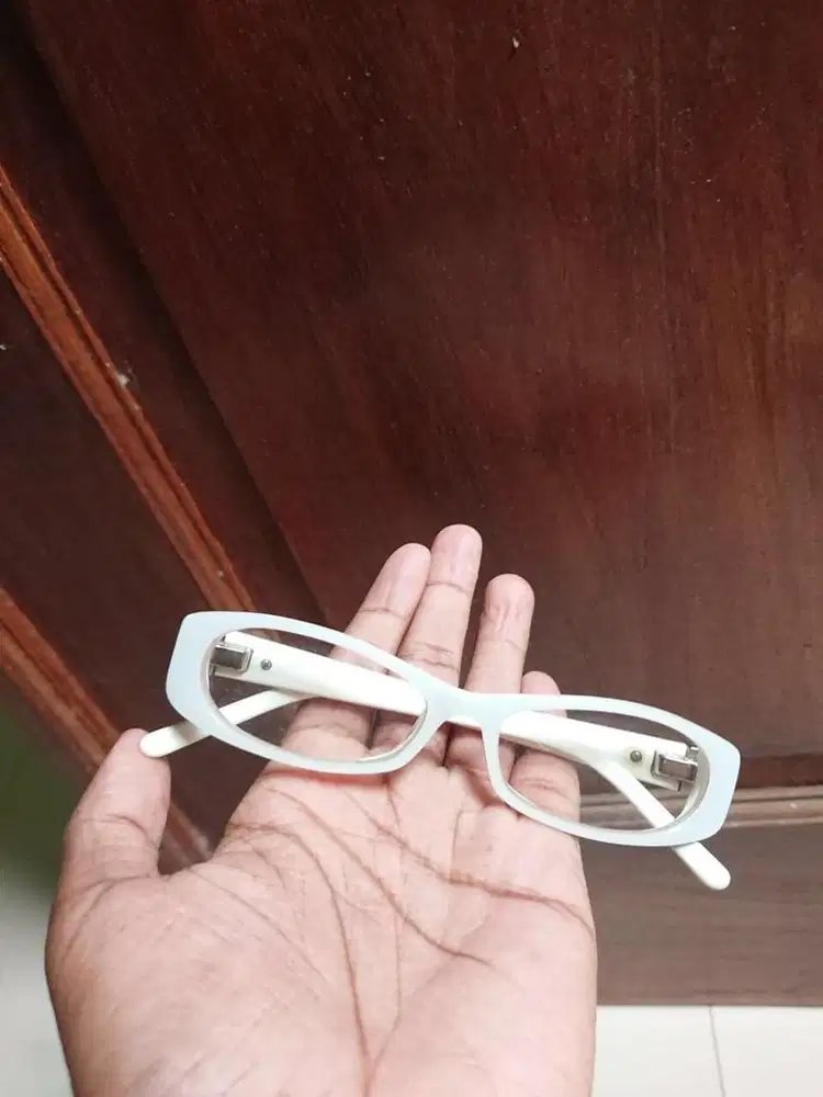 kacamata miu miu