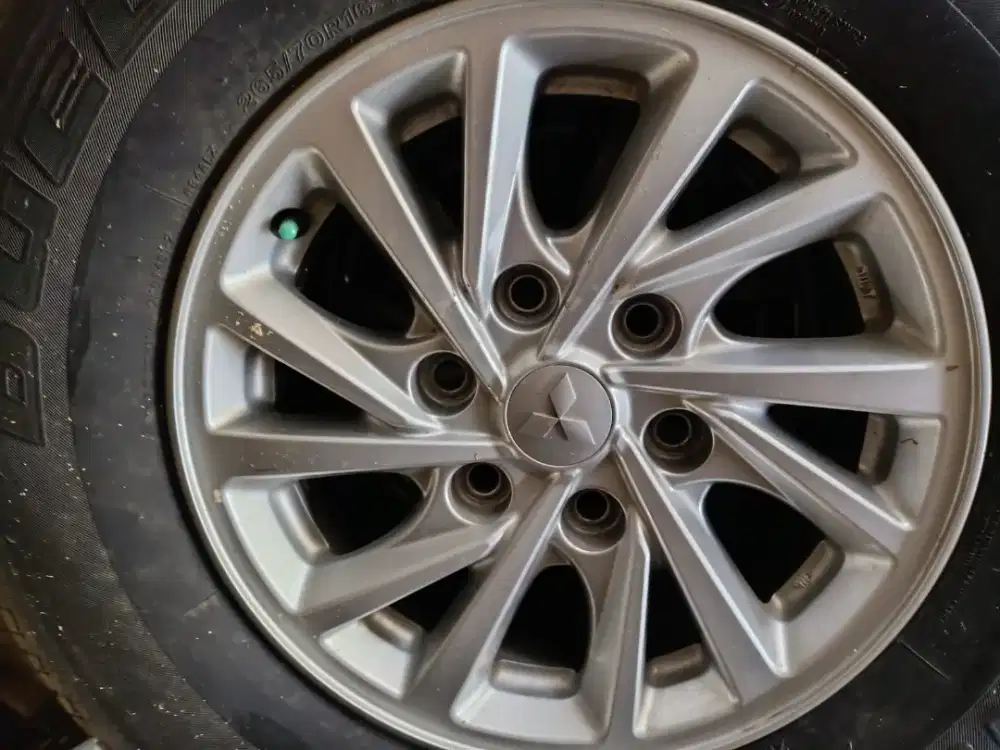 Velg dan Ban Pajero Sport 2016