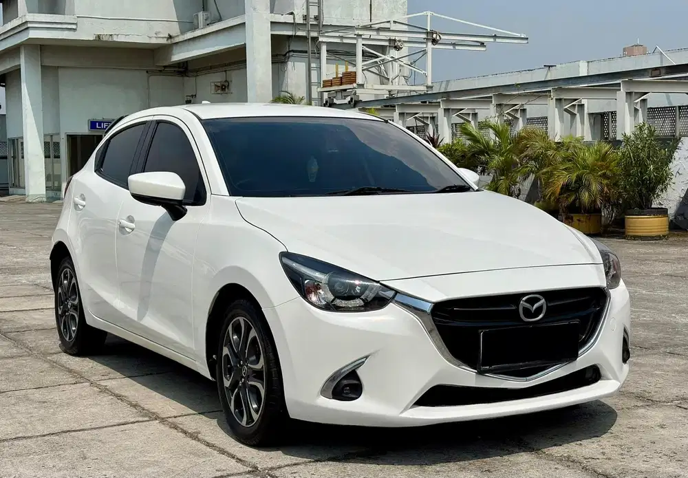 [DP 30JT] MAZDA 2 R AT 2017 PUTIH ISTIMEWA TT 2016 MATIC MAZDA2