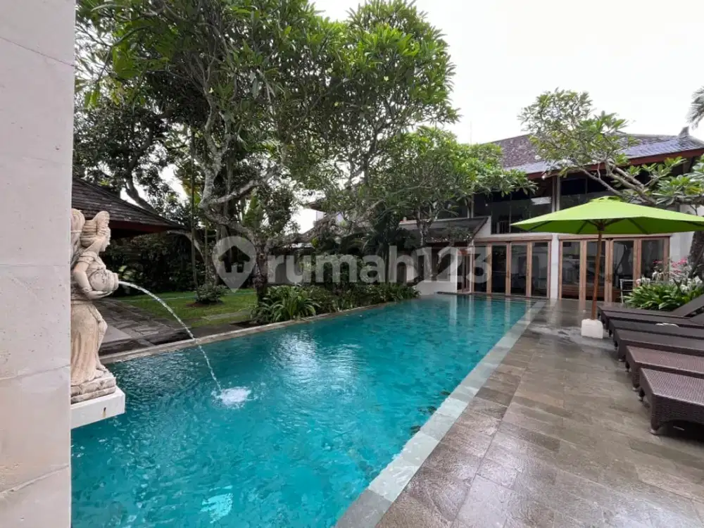 Balinese Luxury Villa 4Br - Seminyak, Bali Hanya 1Km Km Dari Pantai | Lokasi Prima untuk Hunian & Investasi Rental