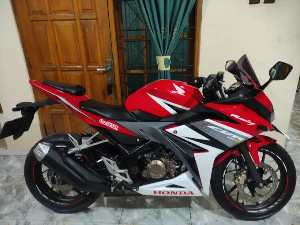 ISTIMEWA LOW KM HONDA CBR 150R SUPER MULUS NO MINUS JARANG ADA