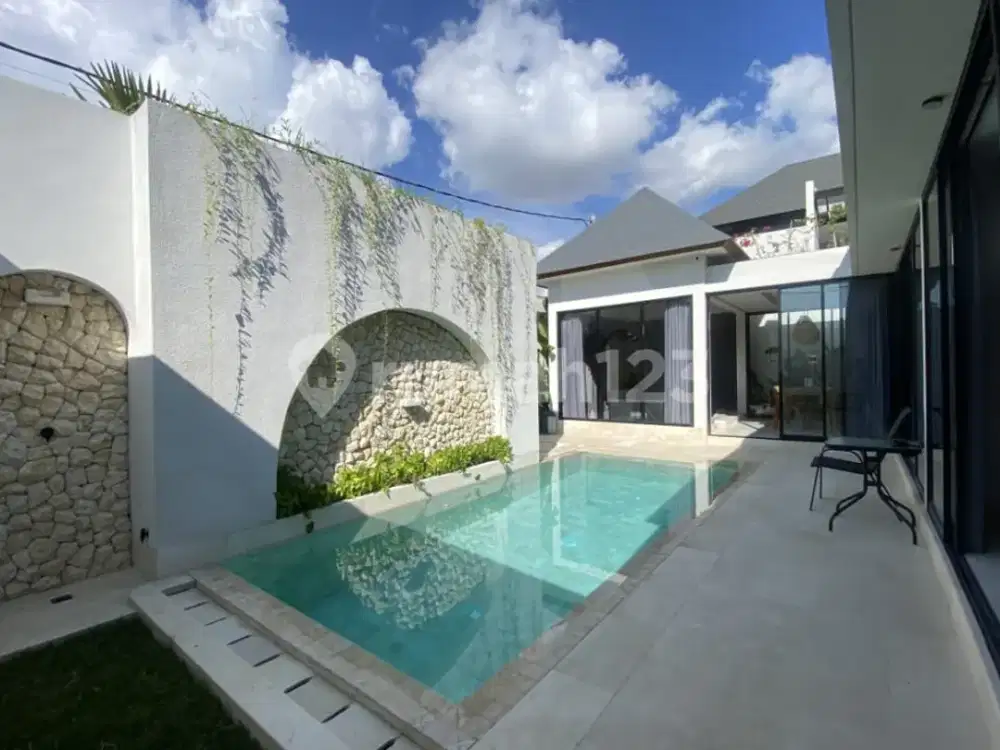 Modern Tropical Villa In Pererenan