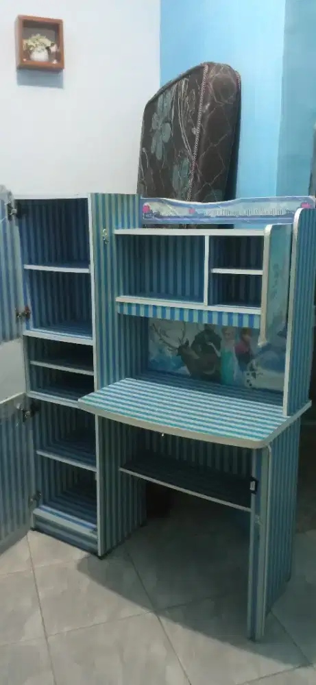 Meja belajar anak