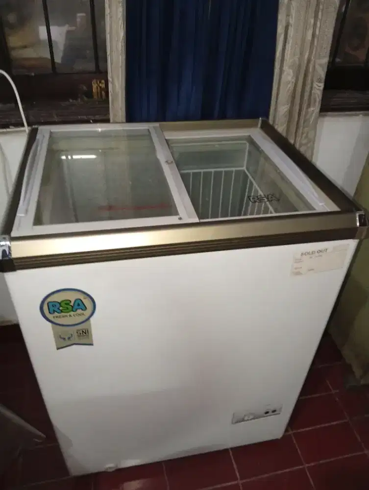 DIJUAL Freezer RSA 100 L masih kondisi bagus