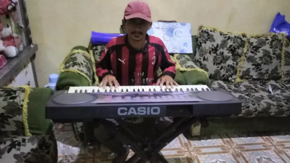 Casio LK 50 lengkap dengan stand nya