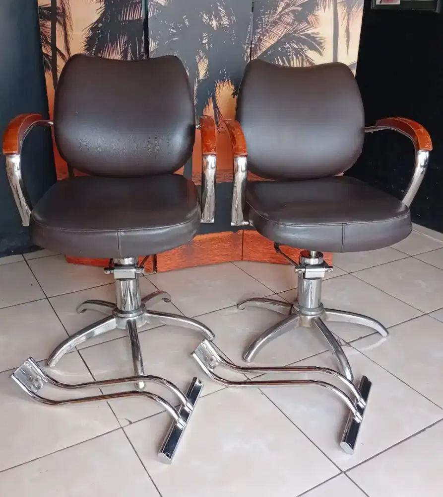 Kursi hidrolik untuk salon/barbershop