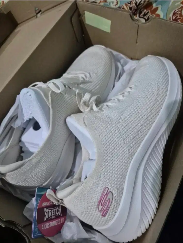 Brand new skecher shoe