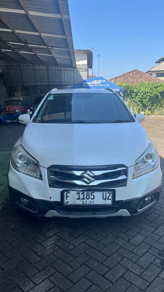 Suzuki s cross 2016 at